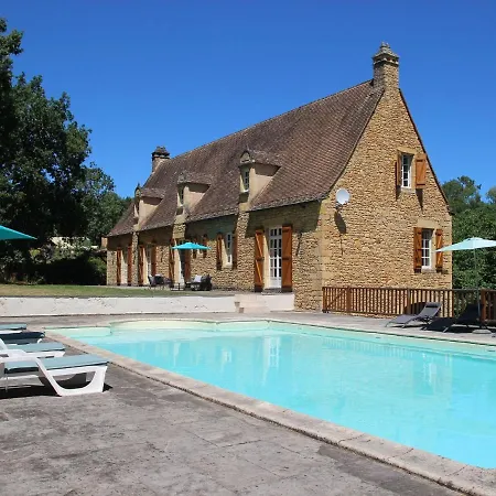 Vintage Mansion In With Swimming Pool Prázdninový dům *